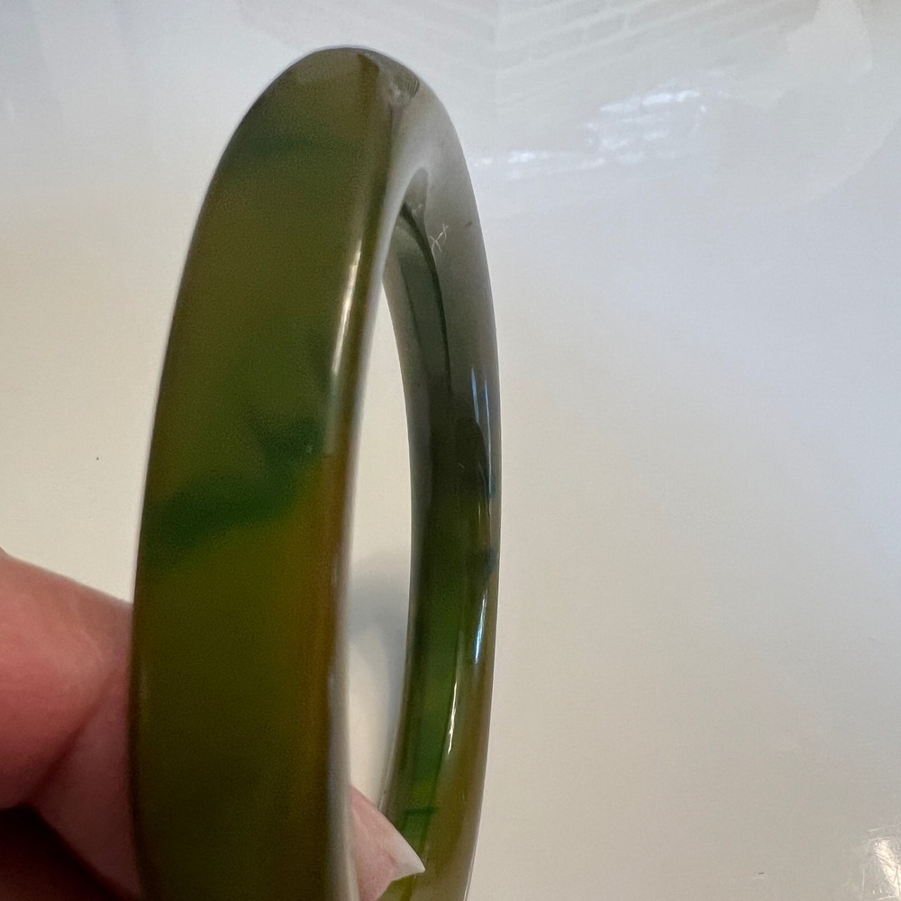 Vintage Olive Green Bakelite Carved Bangle Bracelet Simichrome Tested - Picture 7 of 9